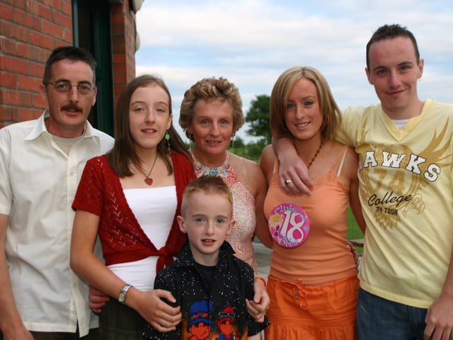 Debbie pictured with her family left to right Dad Harry Sister Amy Bother Ryan Mum Rosemary Debbie and brother Emmett 7165dd : Parties and celebrations in Derry back in July 2005: Debbie Kelly.