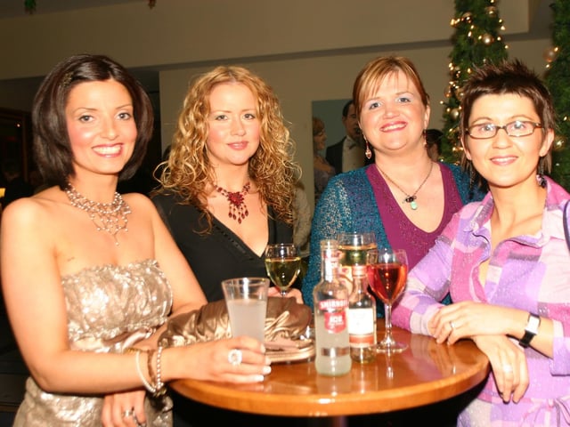 Staff from the First Trust Bank enjoying the Christmas party in the City Hotel . 1844/dd. : Christmas and New Year Parties 2006.