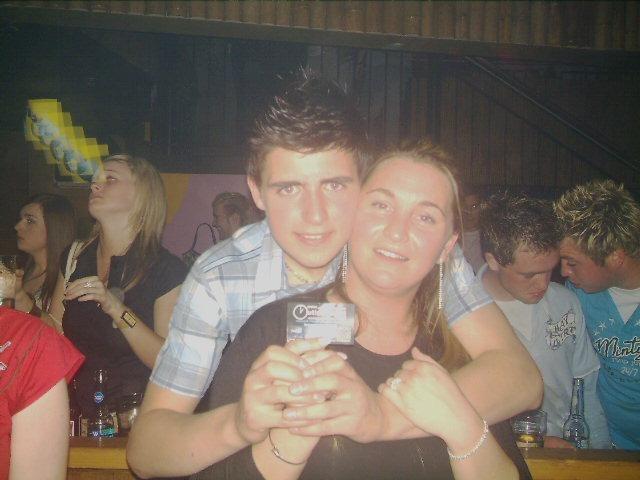 Exif-JPEG-422 : Out Last Night pictures in Derry bars in May 2005.
