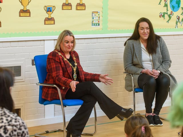 The Mayor, Councillor Sandra Duffy paid a visit to St Oliver Plunkett PS in Strathfoyle as part of Derry City and Strabane District Council’s  Local Democracy Week where she was joined by Councillor Rachal Ferguson and pupils from Primary 7. Following a series of questions and answers the children all tried the Mayoral Chain on. Picture Martin McKeown. 23.11.2:.