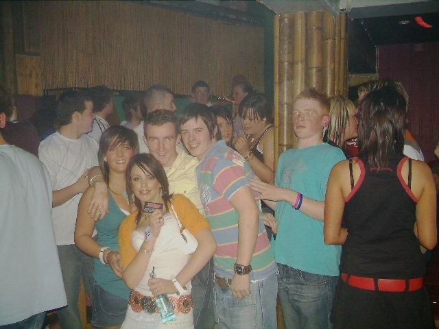 Exif-JPEG-422 : Out Last Night pictures in Derry bars in May 2005.
