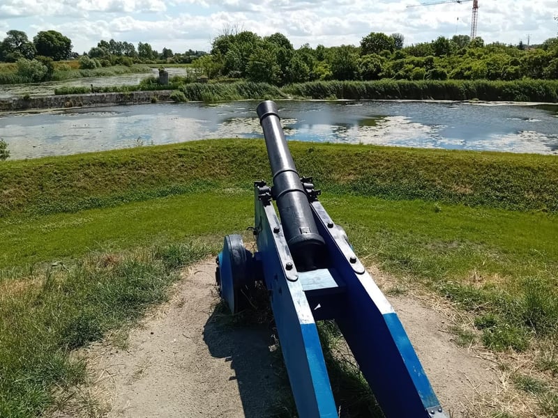Artillery at the fortifications on the southern fringes of Gdánsk city centre.