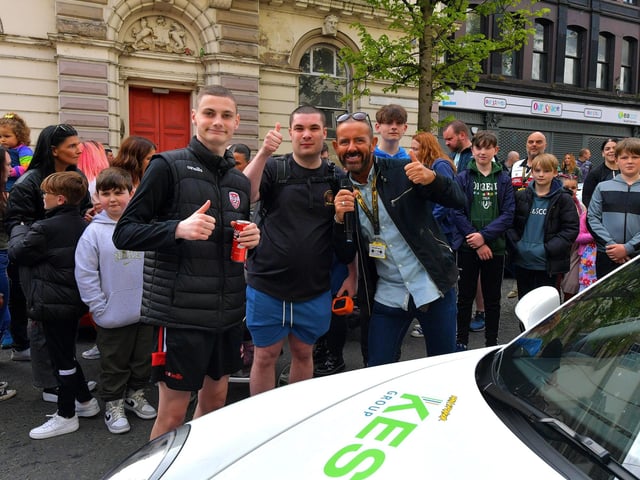 Compere Micky Doherty with car enthusiasts at the Bear Run from leaving Derry’s Shipquay Street for Donegal and Inishowen, on Saturday morning, raising funds for Bumbleance, the Children’s Ambulance Service. Photo: George Sweeney. DER2317GS – 112
