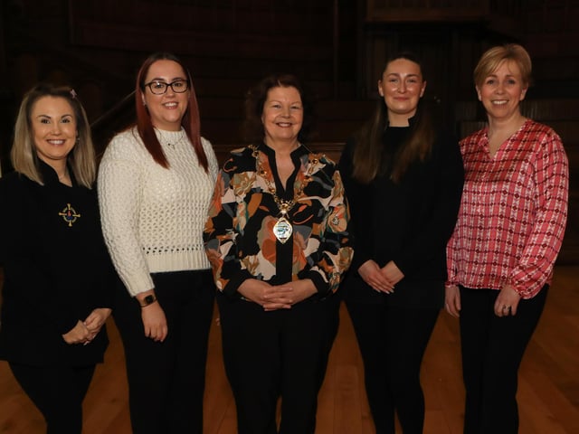 St. Eithne's PS Guildhall visit 5 - Mayor Patricia Logue with staff from St. Eithne's PS who accompanied pupils from St. Eithne's PS when they visited the Guildhall. From left are Ciara McBride, classroom assistant, Michelle Porter, teacher, and from right, Joanne Porter and Lauren Curry, classroom assistant.   (Photo - Tom Heaney, nwpresspics)