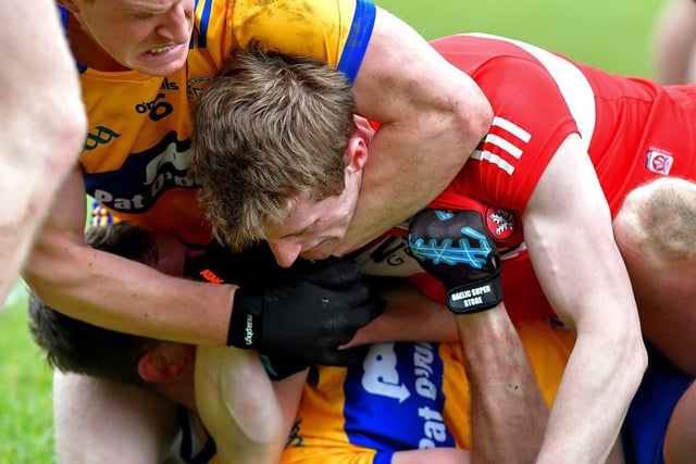 Clare’s Pearse Lillis gets to grips with Brendan Rogers of Derry in Owenbeg on Sunday afternoon. Photo: George Sweeney. DER2310GS – 08