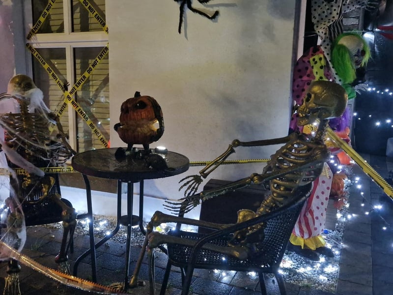 The brilliant Halloween decorations at Ivy Mead Hillocks are drawing crowds and encouraging donations to support the Northlands Addiction Centre.
