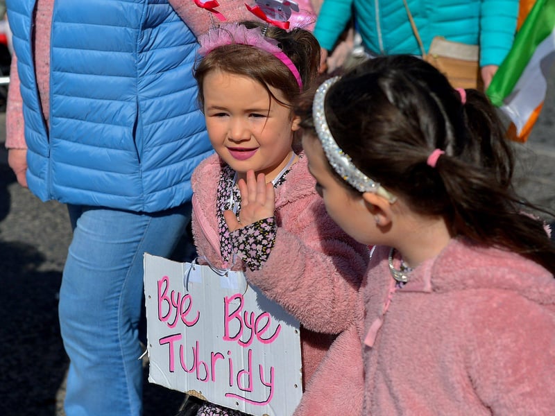 A Late Late Show fan at the Easter Monday parade in Carndonagh. Photo: George Sweeney. DER2315GS – 68