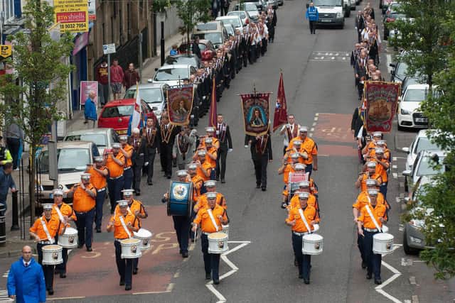 A previous parade by the Michelburne Parent Club of the Apprentice Boys of Derry makes it's way up Carlisle Road. INLS3913-119KM