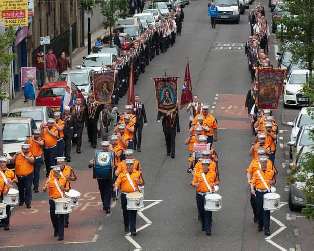 A previous parade by the Michelburne Parent Club of the Apprentice Boys of Derry makes it's way up Carlisle Road. INLS3913-119KM