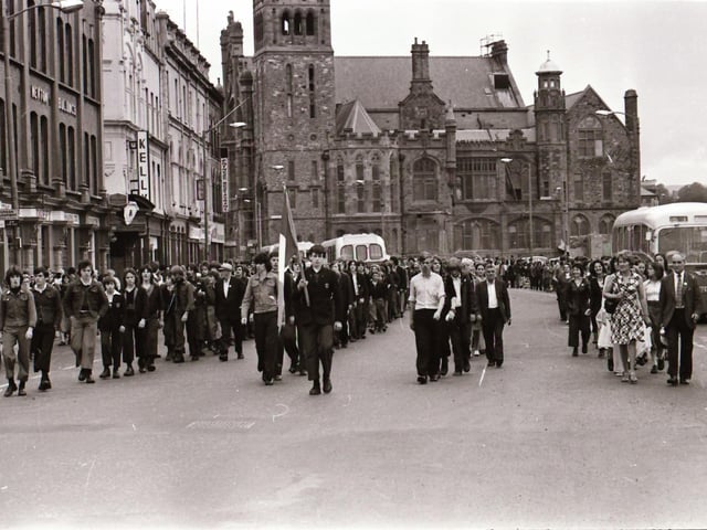 Pictured are people taking part in anti-internment demonstrations across Derry in August 1975 on the anniversary of the introduction of internment without trial in the north of Ireland four years earlier on August 9, 1971. Photos: Derry Journal.