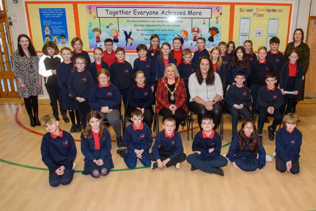 The Mayor, Councillor Sandra Duffy paid a visit to St Oliver Plunkett PS in Strathfoyle as part of Derry City and Strabane District Council’s Local Democracy Week where she was joined by Councillor Rachal Ferguson and pupils from Primary 7. Following a series of questions and answers the children all tried the Mayoral Chain on. Picture Martin McKeown. 23.11.2:.