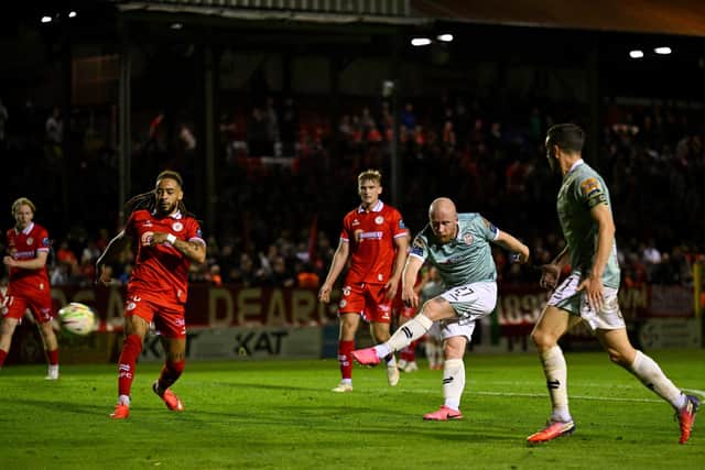 Liam Boyce of Derry City hits the bar during the SSE Airtricity Men’s Premier Division match between Shelbourne and Derry City at Tolka Park in Dublin. Photo by Paul Phelan/Sportsfile