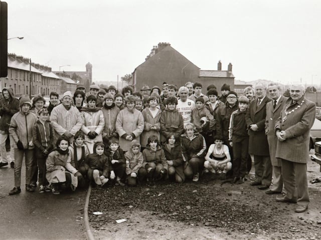 Young Derry people with the Mayor.