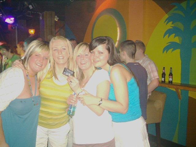 Exif-JPEG-422 : Out Last Night pictures in Derry bars in May 2005.