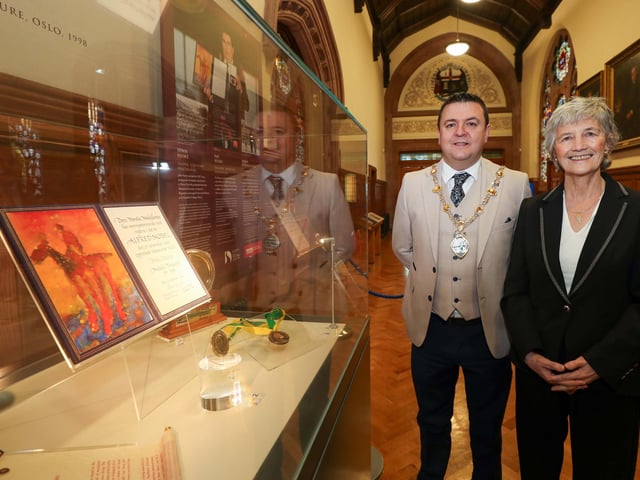 Uachtarán na hÉireann Catherine Connolly visit to Derry. Irish President Catherine and the Mayor of Derry, and Strabane Councillor Ruairí McHugh view the Peace prizes won by the late John Hume (Ghandi, Nobel and Martin Luther King prizes) on display in the Guildhall. Photo Lorcan Doherty