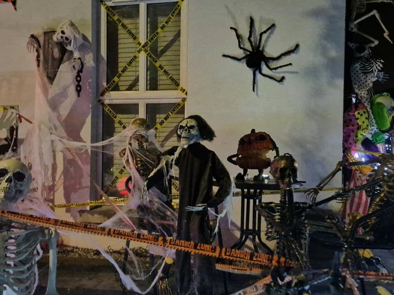 The brilliant Halloween decorations at Ivy Mead Hillocks are drawing crowds and encouraging donations to support the Northlands Addiction Centre.