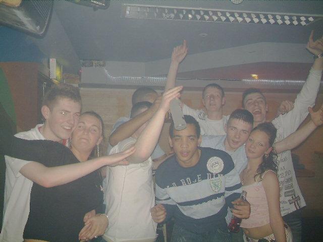 Exif-JPEG-422 : Out Last Night pictures in Derry bars in May 2005.