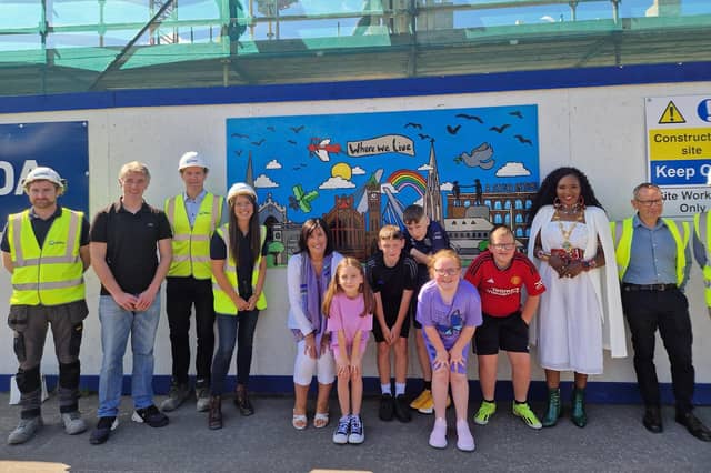 Long Tower Primary School students, members of GEDA and Mayor Lilian Seenoi-Barr.