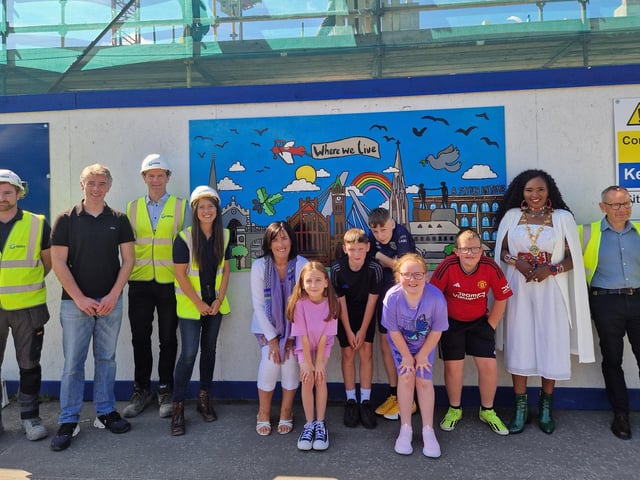 Long Tower Primary School students, members of GEDA and Mayor Lilian Seenoi-Barr.