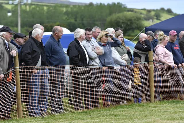 A section of the large crowd which enjoyed the Tug Of War contest at the Inishowen Vintage Show in Moville in 2019. DER2419-140KM