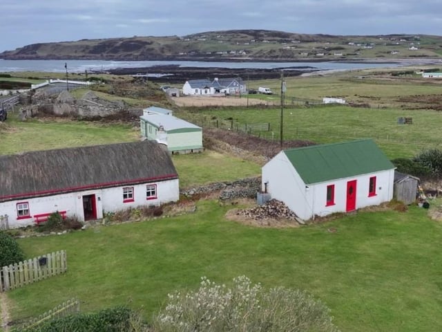 A stunning traditional thatched Cottage, originally built around 300 years ago, located by the sea at Culoort, Malin Head, Donegal, Ireland's most northerly point has come on the market for €195,000.