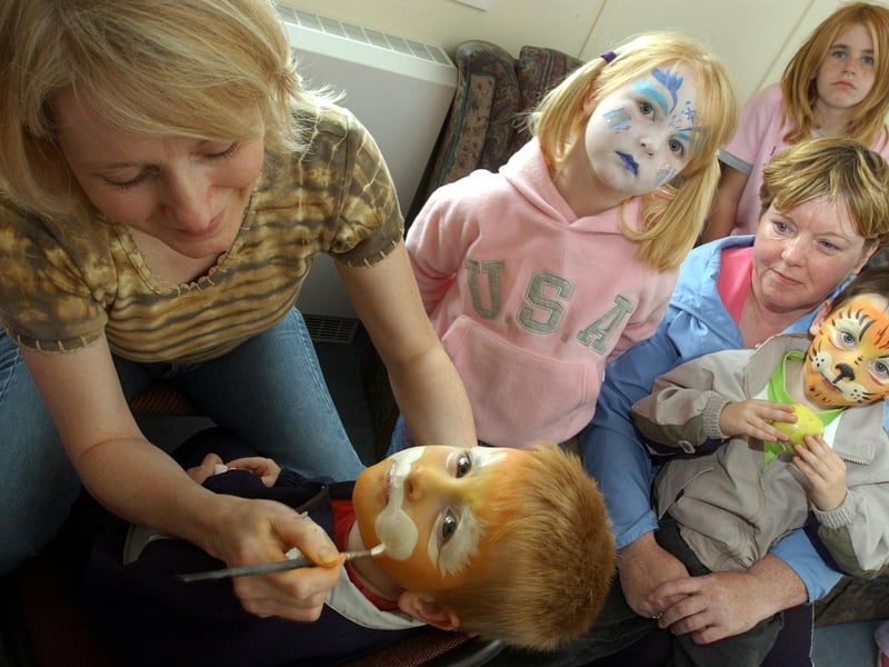 Derry youngsters enjoying summer in August 2003