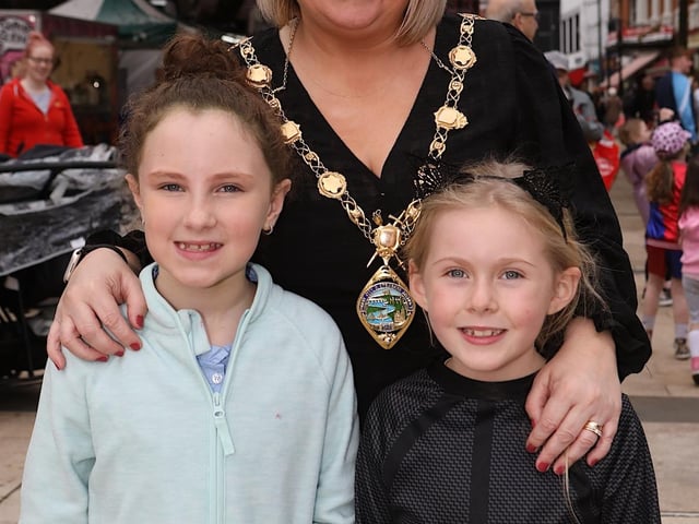 Mayor Sandra Duffy at the Halloween celebrations with Cora and Caiba Breslin. (Photo - Tom Heaney, nwpresspics)