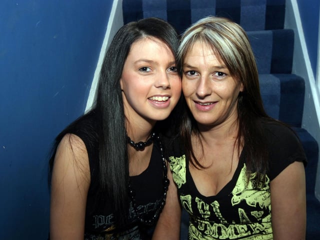 Nicole celebrates her 16th birthday with her mum Jackie. 0054/JML