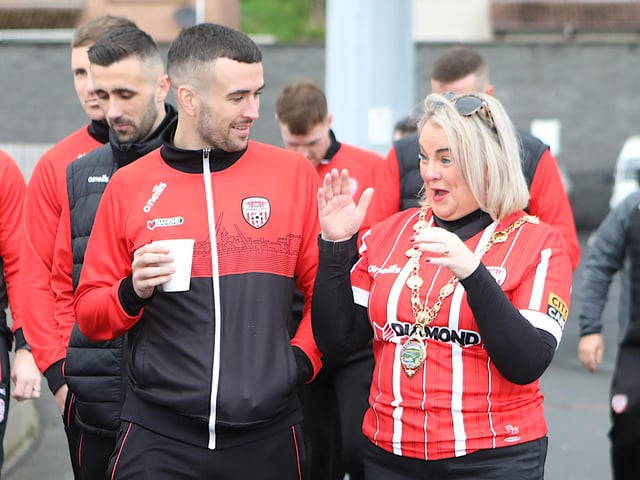 The Mayor sees off the Derry City FC players as they depart for Dublin for the FAI Cup final. (Photo - Tom Heaney, nwpresspics)