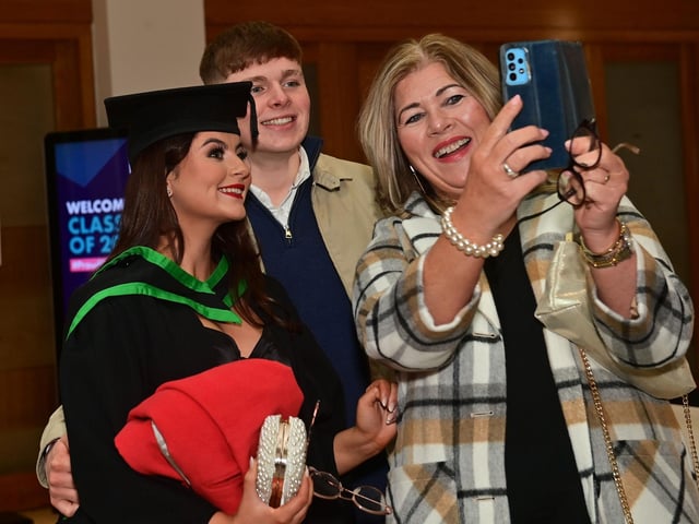 Pacemaker Press 13/12/22
Ciara Mone with Malachy Boylan (left) and Mum Bridget Mone ,Who graduated in Nursing at the Ulster University graduation in the Millennium Forum in Derry on Tuesday.
Pic Pacemaker:.