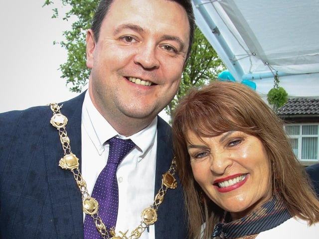 Margaret Cunningham, event organisers and Mayor Ruairí McHugh at “Rooted in Wellness” annual Big Lunch & Health Event at Farland Way (Photo - Deirdre Heaney, nwpresspics) : .