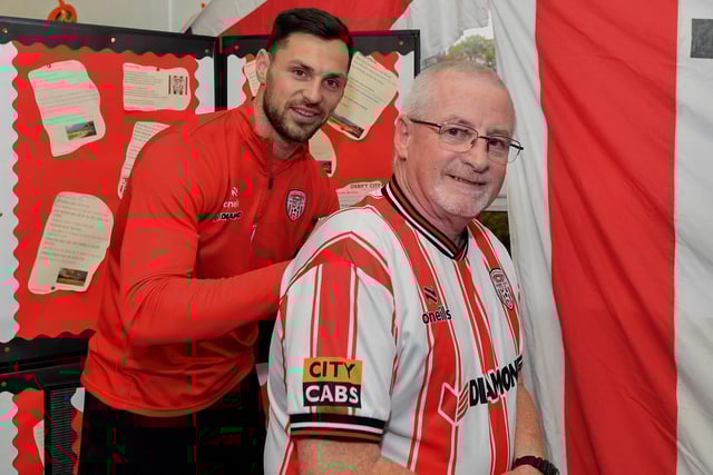Derry City striker Pat Hoban signs a shirt for Múinteoir Antoin de Brún during a visit to Gaelscoil Eadain Mhoir on Monday morning.  Photo: George Sweeney