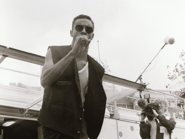 Shaggy performing in Derry.