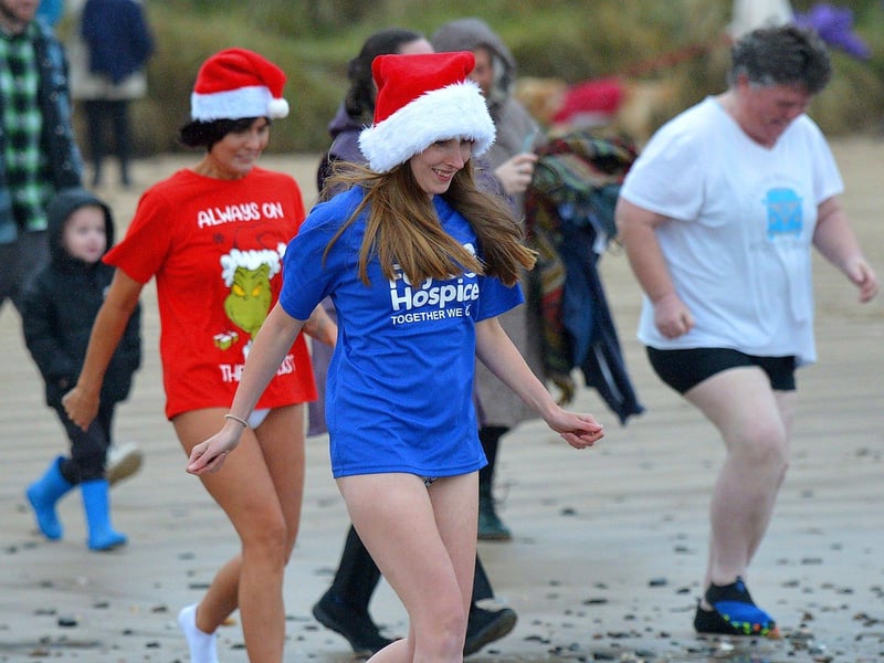 Swimmers make their way to the sea during the annual Christmas morning charity swim at Ludden beach. Photo: George Sweeney. DER2252GS – 17