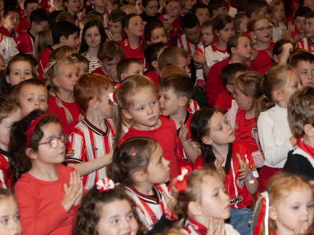 Excitement as the Derry City players arrive in the assembly hall at Hollybush PS on Tuesday morning.