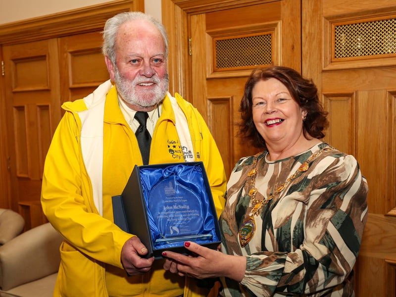 The Mayor of Derry and Strabane, Councillor Patricia Logue, presenting a civic gift to tour guide John McNulty at a reception in the Guildhall to mark his 20 years as a local tour guide with Martin McCrossan City Tours. Credit ©Lorcan Doherty