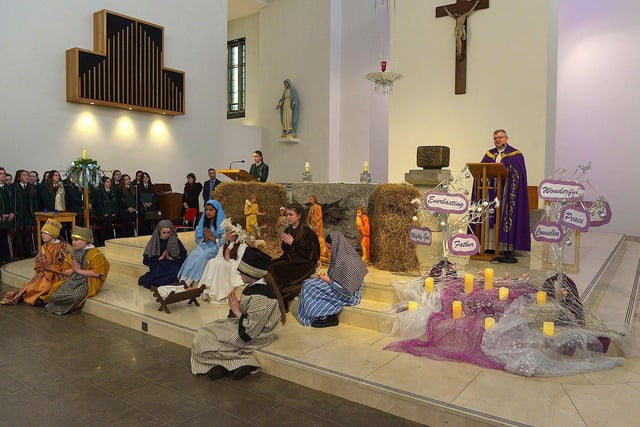 Fr Daniel McFaul PP praying during the St Cecilia’s College Carol Service held in St Mary’s Church, Creggan, on Tuesday afternoon. Photo: George Sweeney. DER2251GS – 06