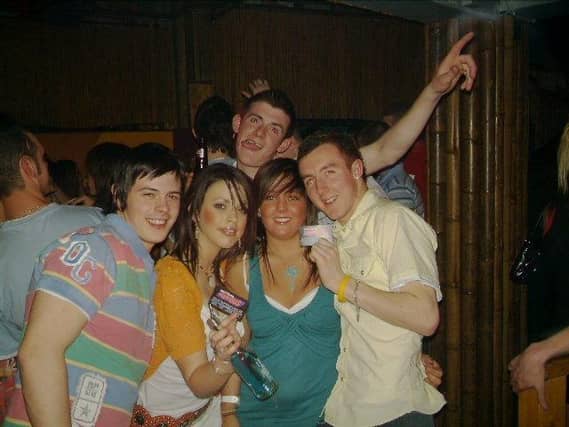 Exif-JPEG-422 : Out Last Night pictures in Derry bars in May 2005.