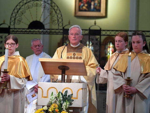 Fr Con McLaughlin celebrates Mass, at the Church of the Sacred Heart, Carndonagh, on Saturday evening, to mark the occasion of his Golden Jubilee in the priesthood. Photo: George Sweeney. DER2323GS – 163