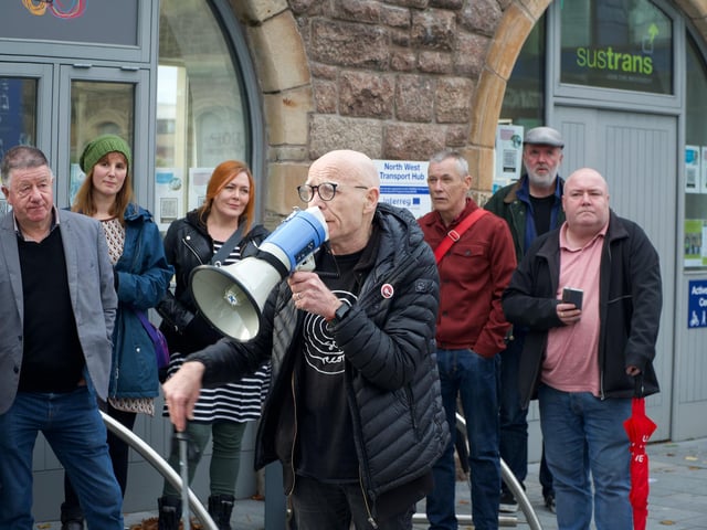 Eamonn McCann speaking to the crowd at NW Transport Hub.