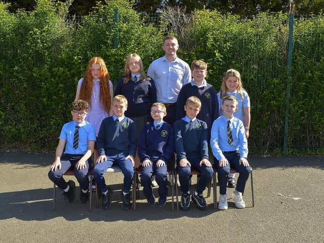Múinteoir Fearghal with his Rang 7 class at Gaelscoil na Daroige.