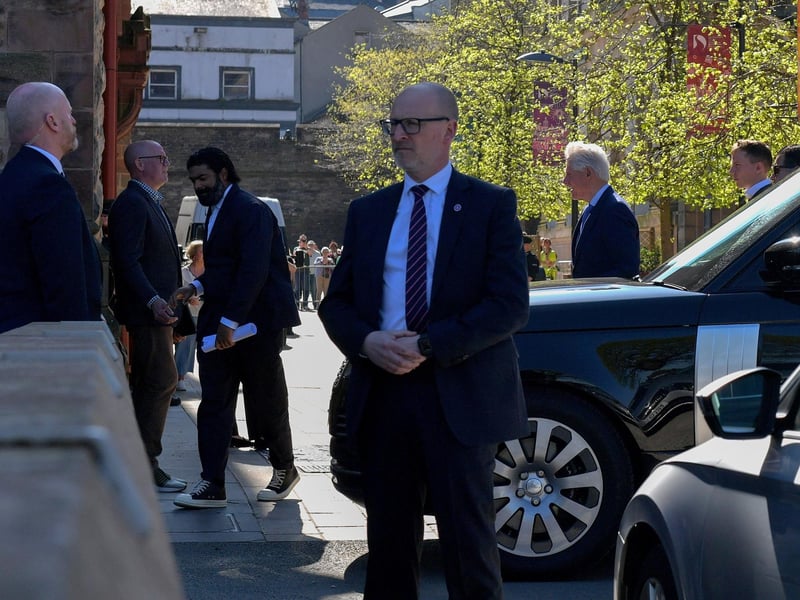 Bill Clinton surrounded by secret service agents