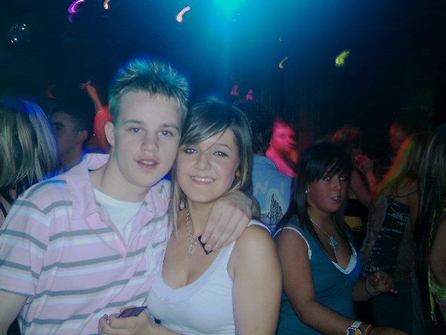 Exif-JPEG-422 : Out Last Night pictures in Derry bars in May 2005.