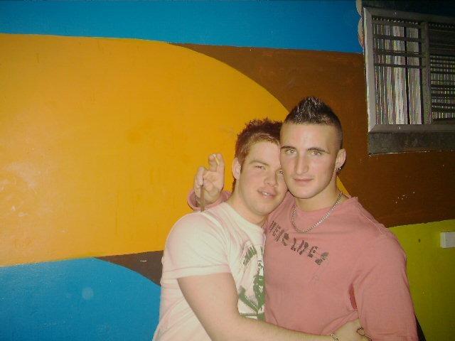 Exif-JPEG-422 : Out Last Night pictures in Derry bars in May 2005.