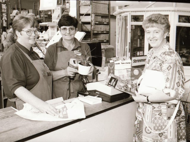 B&Q staff and customers in Derry in 1995.