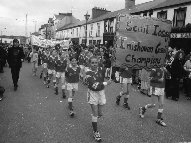 Scoil Íosagáin at the St. Patrick's Day parade in Buncrana in 1998.