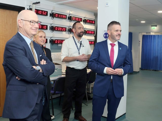 Health Minister Robbie Butler MLA alongside Professor Paul Bartholomew, Ulster University Vice-Chancellor, as he visited Ulster University’s Derry campus to see first-hand how students are being prepared for careers in nursing and paramedic science.