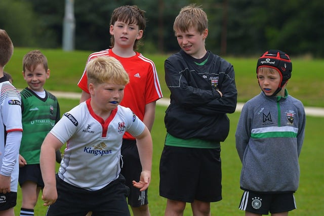 Some of the children who took part in the recent City of Derry Youth Rugby Summer Camp.  Photo: George Sweeney. DER2331GS – 60