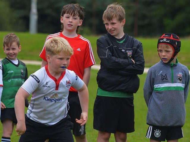 Some of the children who took part in the recent City of Derry Youth Rugby Summer Camp. Photo: George Sweeney. DER2331GS – 60