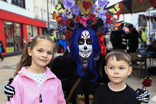 Allah and Arlo with the “Living Doll” in Waterloo Place on the 40th anniversary of the Halloween celebrations. (Photo - Tom Heaney, nwpresspics)